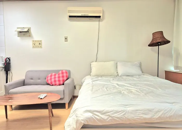 Sinsa Garosugil Cute House